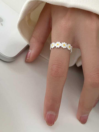 Daisy Tiny Dainty Flower Ring