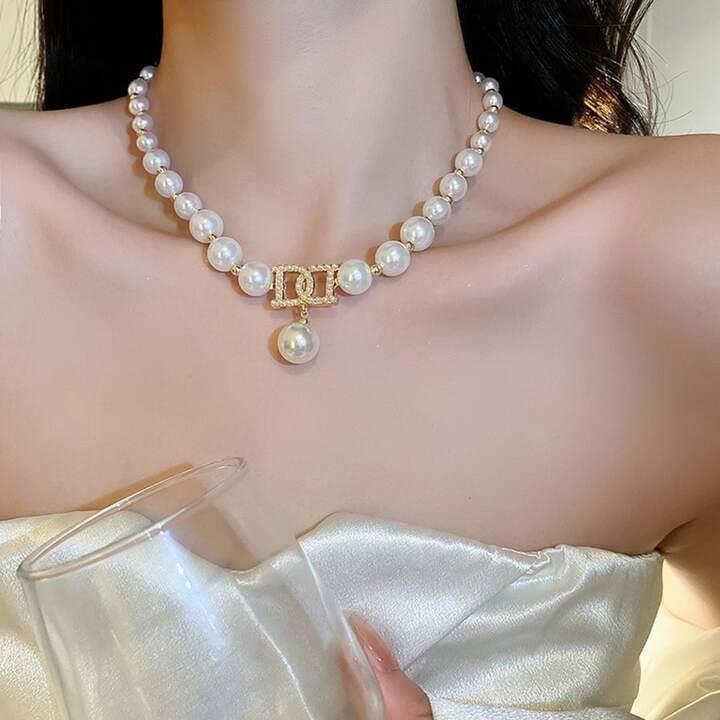 Pearl Collarbone Necklace