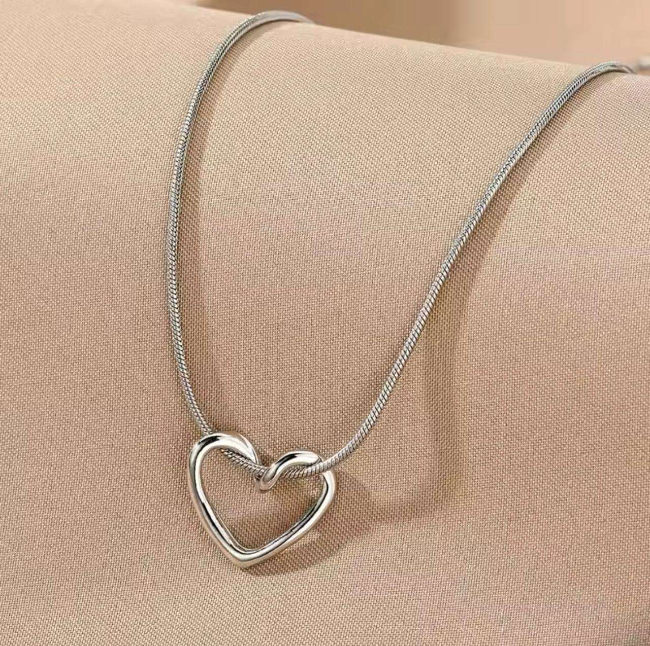 Alloy Heart Clavicle Necklace